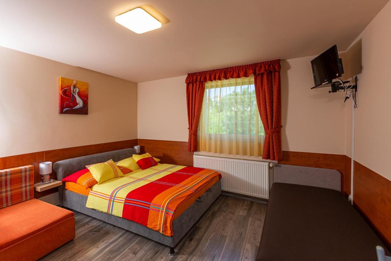 Erika Vendeghaz Otel Eğri Dış mekan fotoğraf