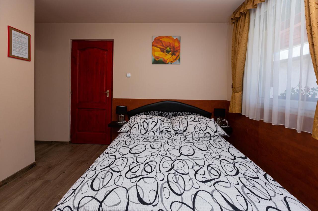 Erika Vendeghaz Otel Eğri Dış mekan fotoğraf