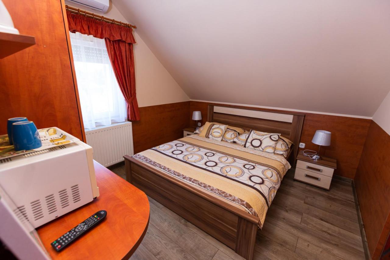 Erika Vendeghaz Otel Eğri Dış mekan fotoğraf