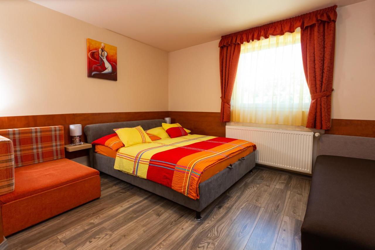 Erika Vendeghaz Otel Eğri Dış mekan fotoğraf
