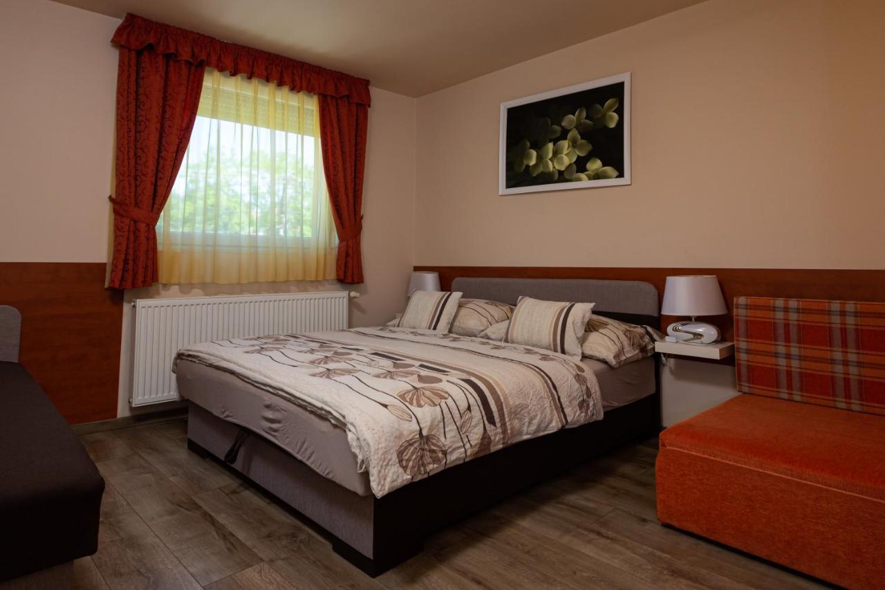 Erika Vendeghaz Otel Eğri Dış mekan fotoğraf