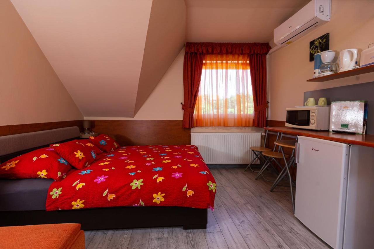Erika Vendeghaz Otel Eğri Dış mekan fotoğraf