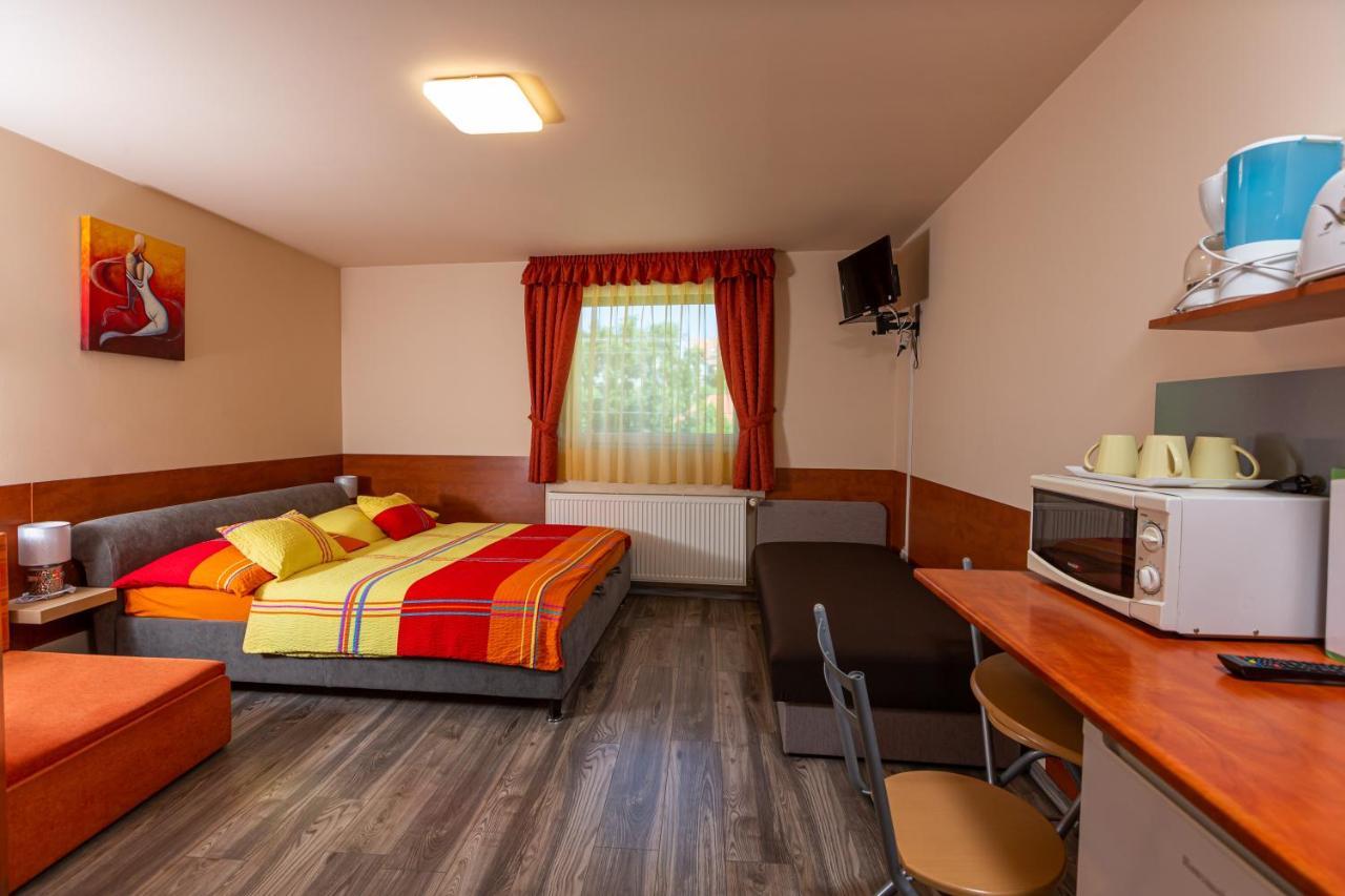 Erika Vendeghaz Otel Eğri Dış mekan fotoğraf