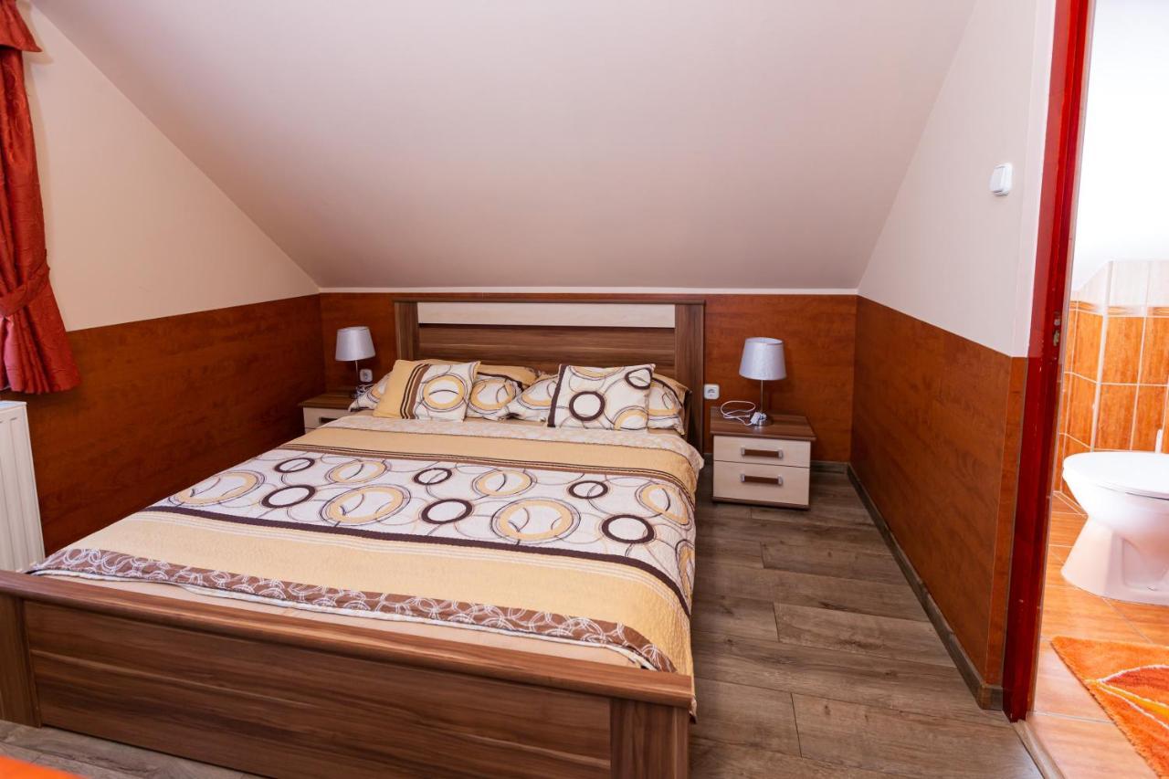 Erika Vendeghaz Otel Eğri Dış mekan fotoğraf
