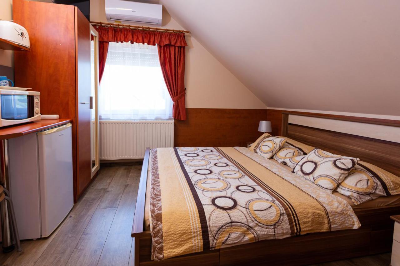 Erika Vendeghaz Otel Eğri Dış mekan fotoğraf