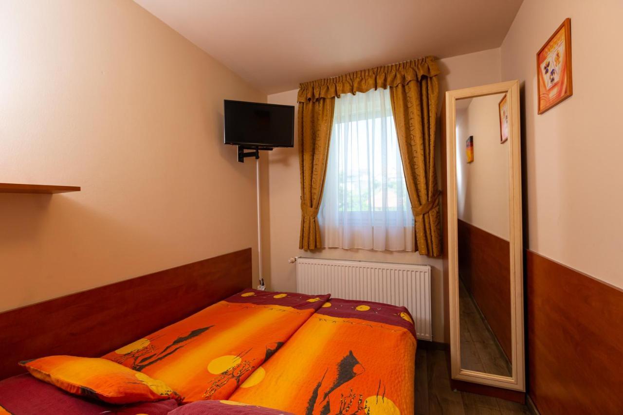 Erika Vendeghaz Otel Eğri Dış mekan fotoğraf