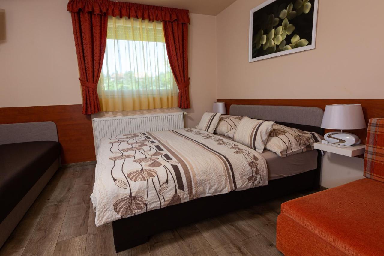 Erika Vendeghaz Otel Eğri Dış mekan fotoğraf