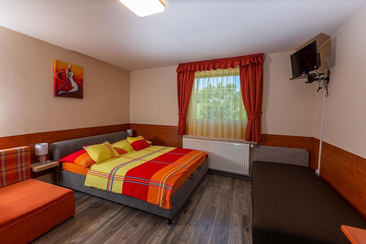 Erika Vendeghaz Otel Eğri Dış mekan fotoğraf