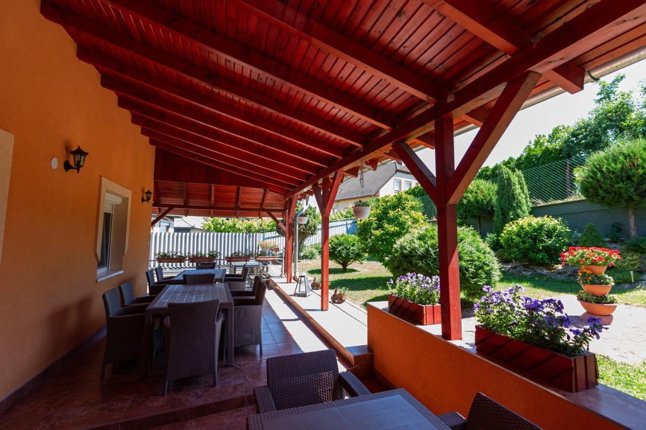 Erika Vendeghaz Otel Eğri Dış mekan fotoğraf