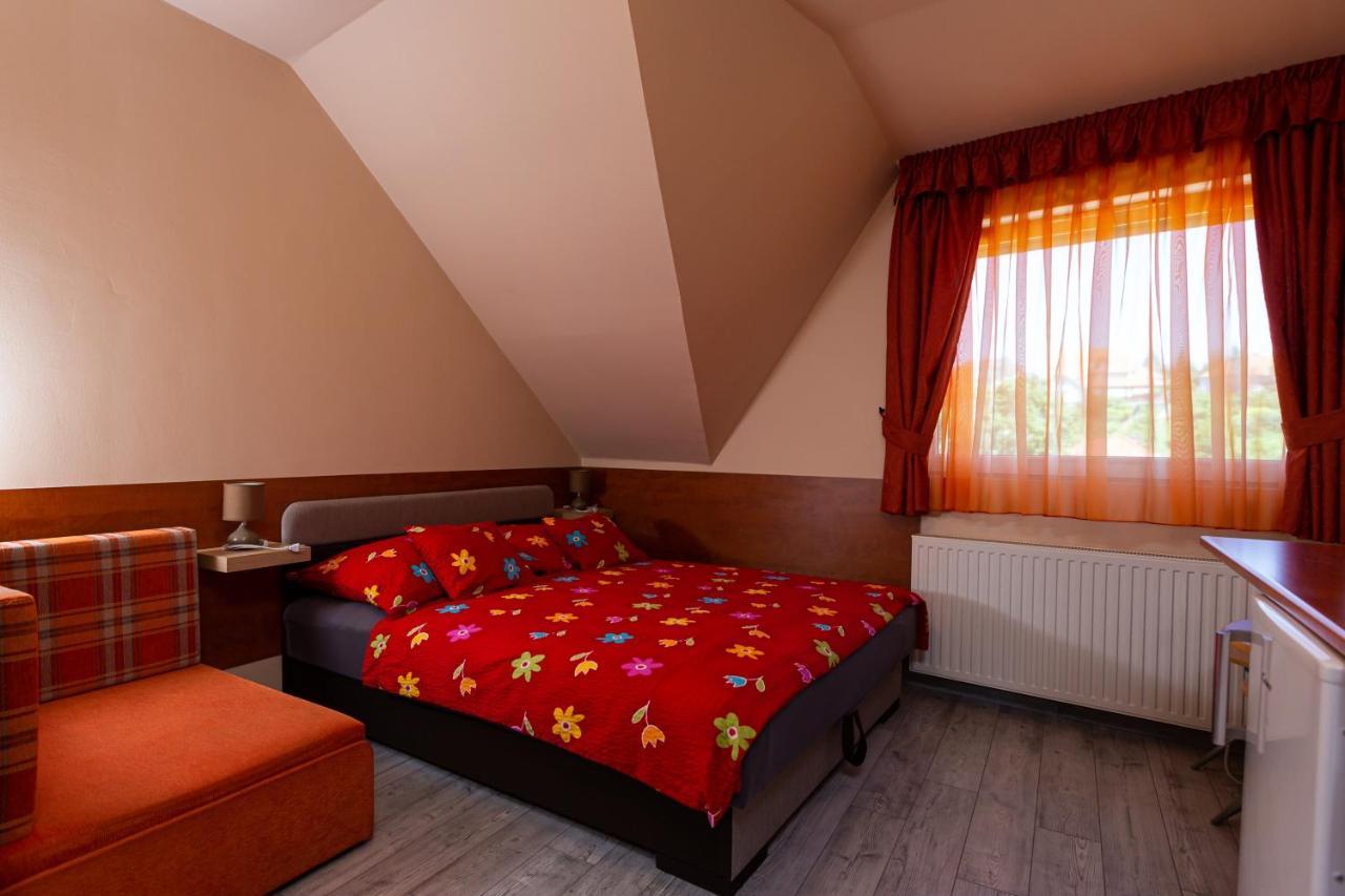 Erika Vendeghaz Otel Eğri Dış mekan fotoğraf
