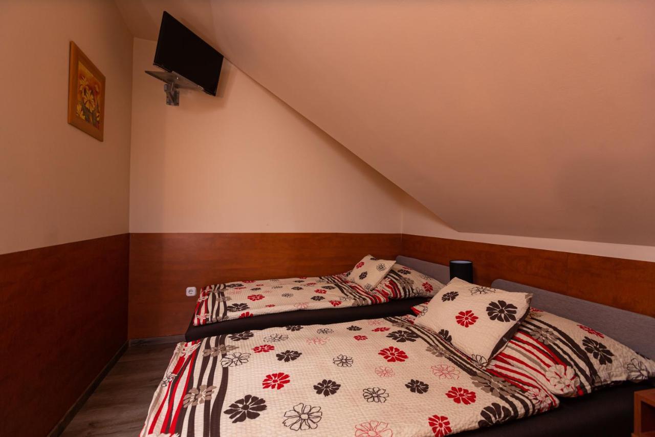 Erika Vendeghaz Otel Eğri Dış mekan fotoğraf