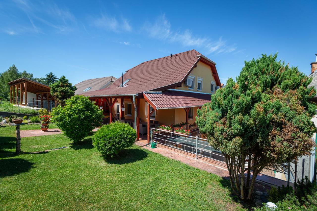 Erika Vendeghaz Otel Eğri Dış mekan fotoğraf