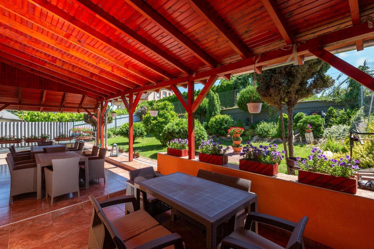 Erika Vendeghaz Otel Eğri Dış mekan fotoğraf